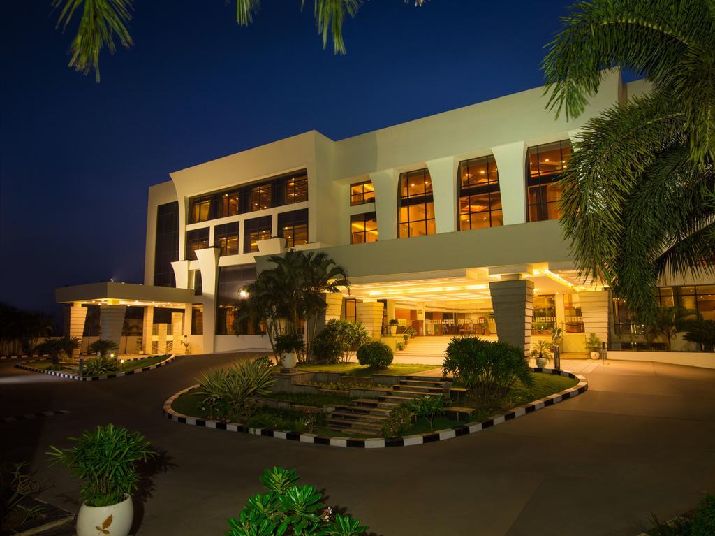The Sunway Manor Hotel Puduccseri Kültér fotó