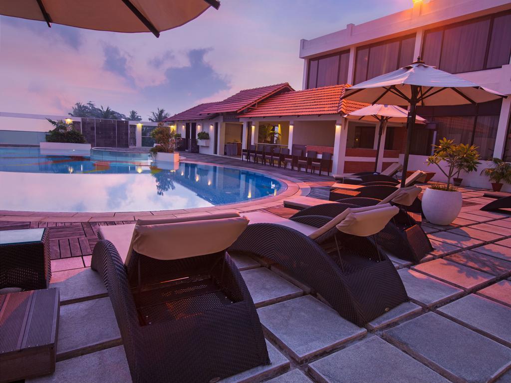 The Sunway Manor Hotel Puduccseri Kültér fotó