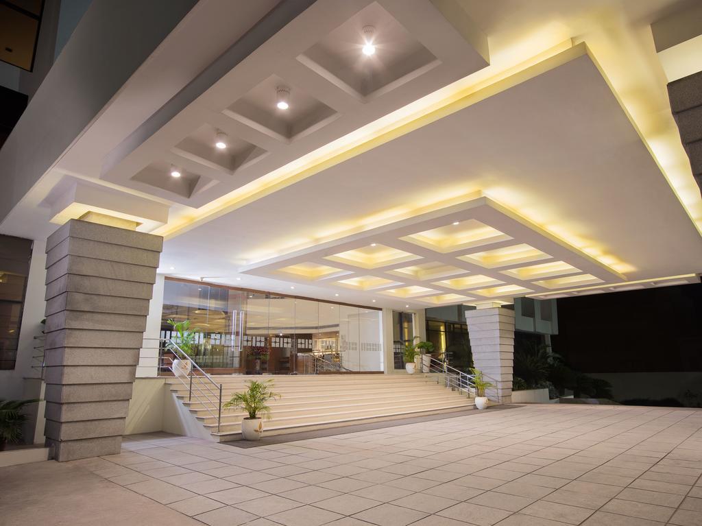 The Sunway Manor Hotel Puduccseri Kültér fotó