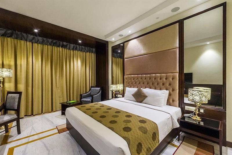 The Sunway Manor Hotel Puduccseri Kültér fotó