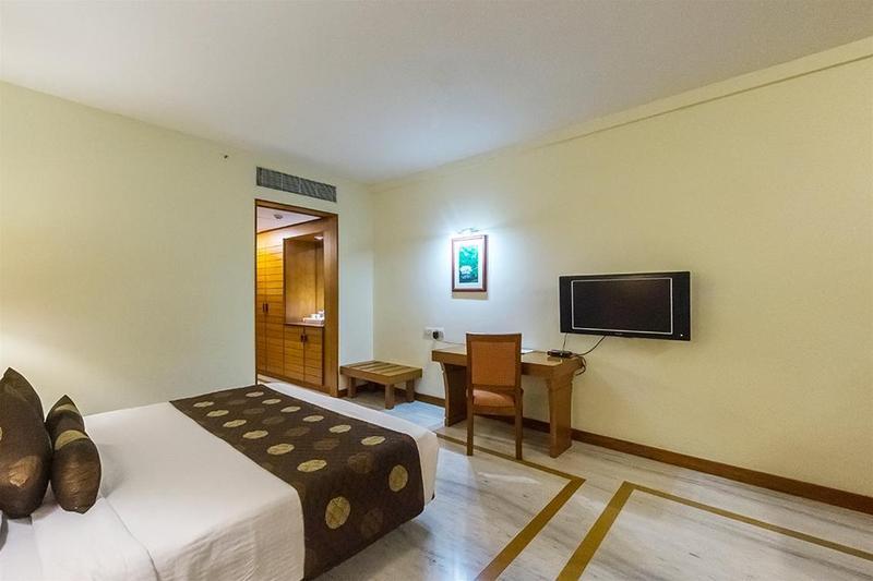 The Sunway Manor Hotel Puduccseri Kültér fotó
