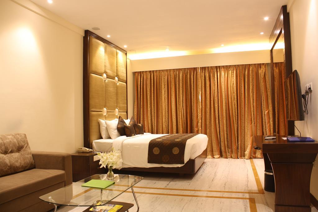 The Sunway Manor Hotel Puduccseri Kültér fotó