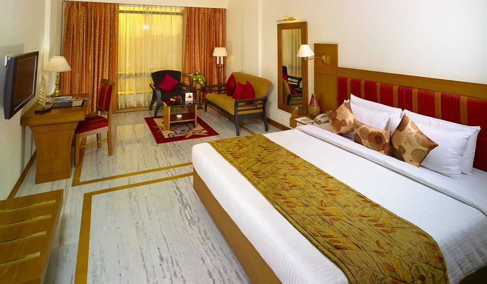 The Sunway Manor Hotel Puduccseri Kültér fotó
