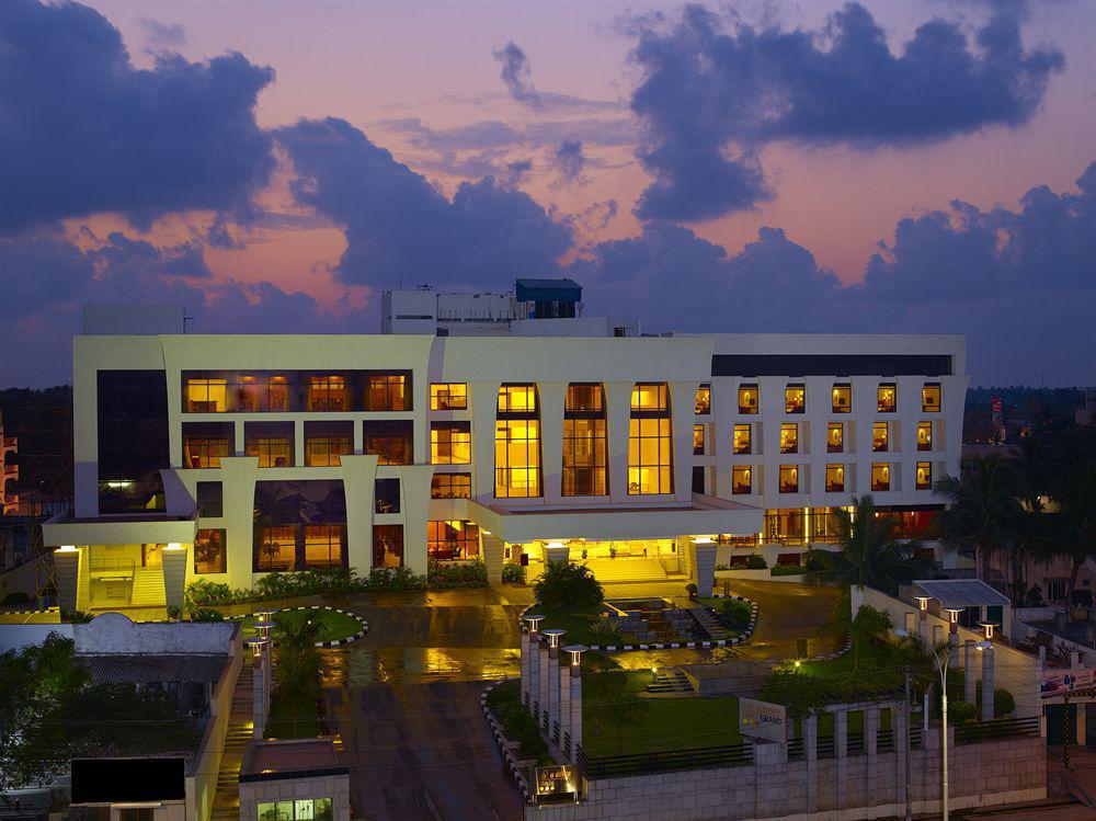 The Sunway Manor Hotel Puduccseri Kültér fotó